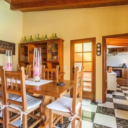 Villa Sleeps 6 With Pool Air Con And Wifi