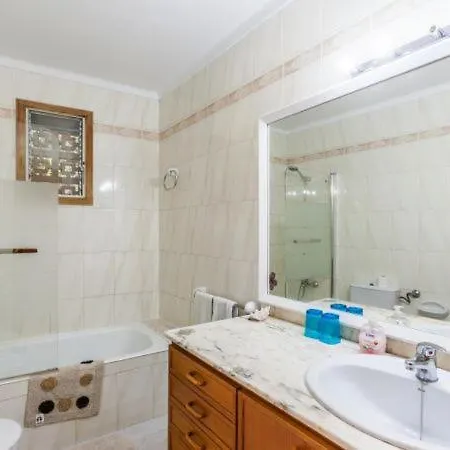 Sleeps 6 With Pool Air Con And Wifi *